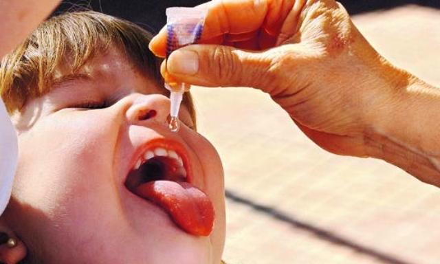 Cerca de 7 milhões de crianças ainda não foram vacinadas contra a paralisia infantil